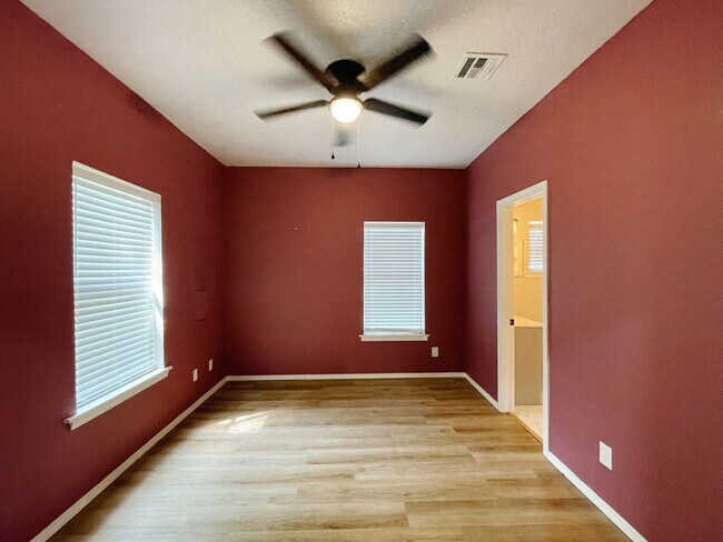 Building Photo - Beautiful 2 bedroom in Collinsville