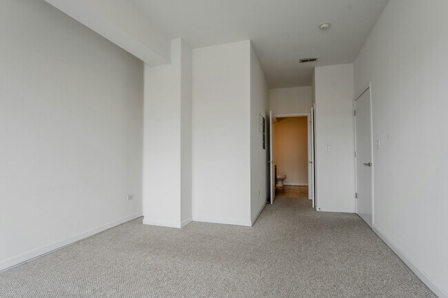 Building Photo - 4217 Irving Park Road, Unit 2B