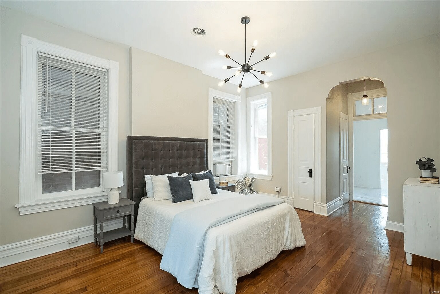 Building Photo - 1936 Arsenal St