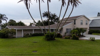 Building Photo - Spacious 5-Bed, 4-Bath Sarasota Home with ...