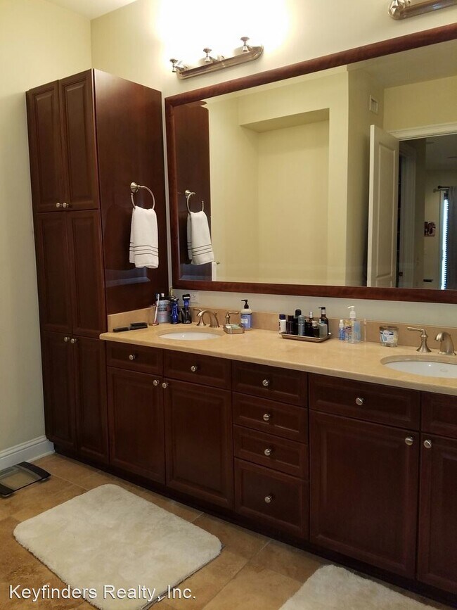 Building Photo - 2 br, 2 bath House - 990 STANFORD AVE. #408