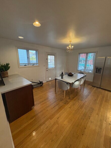 Building Photo - 309 Beacon St