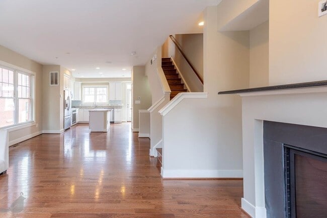 Building Photo - 2909 Chancellor's Way NE