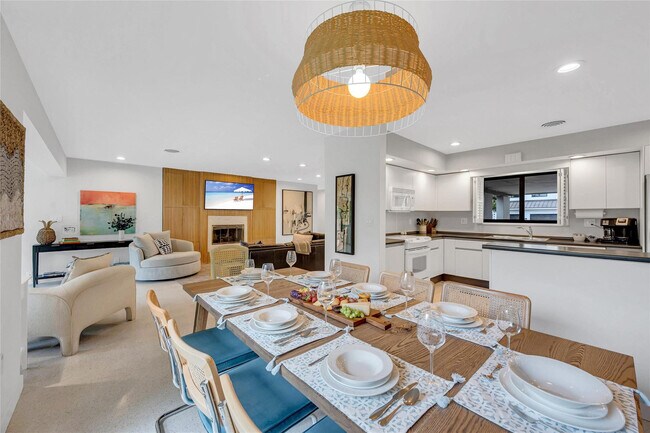 Building Photo - 1950 Harbourview Dr