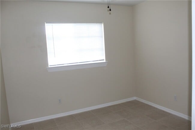 Building Photo - 726 Hightower Ave S