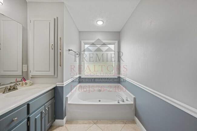 Building Photo - 393 Lee Rd 554