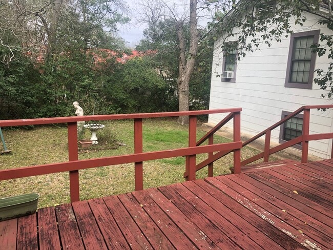 Building Photo - Two bedroom Apartment close to SHSU