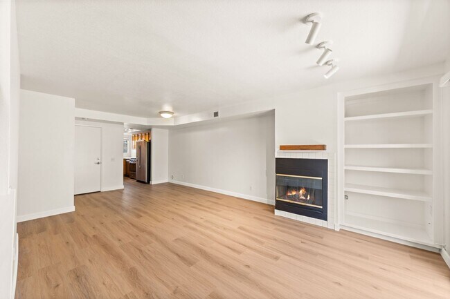 Building Photo - 2 Bedroom Rancho Cucamonga Condo