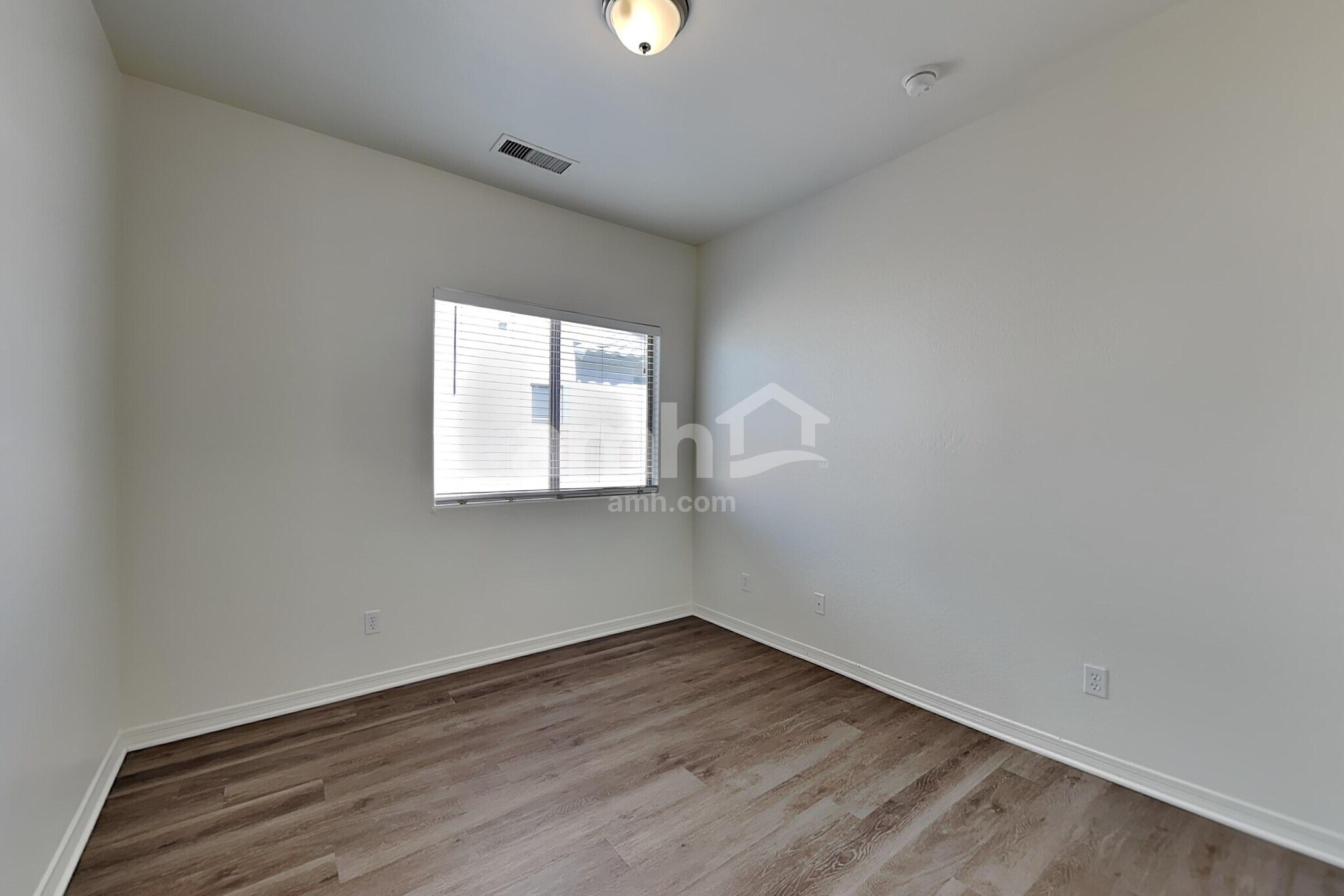 Building Photo - 18641 W Mission Ln