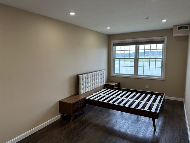 Building Photo - 20 Heaths Ct