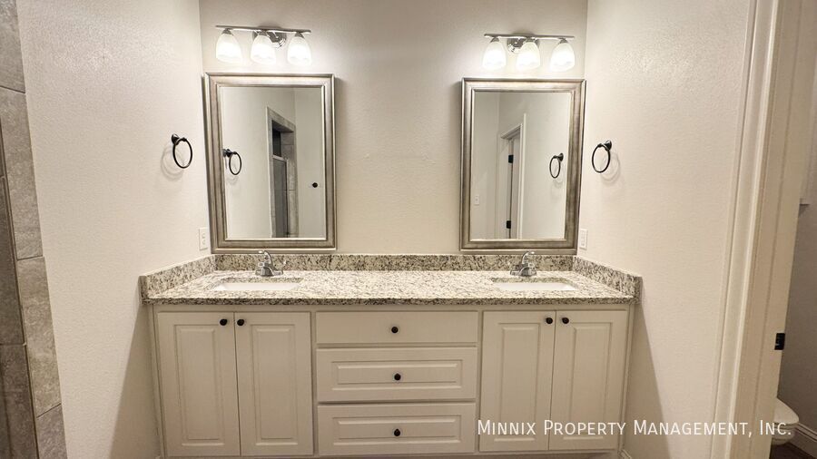 Building Photo - 2009 102nd St