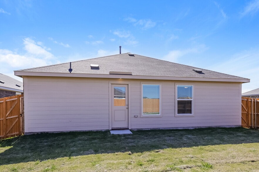 Building Photo - 1617 Sparrow Hawk Rd