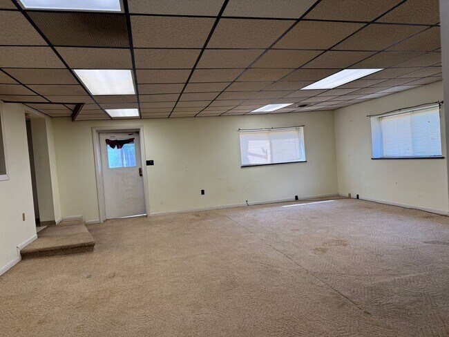 Building Photo - 300 Seneca Ln