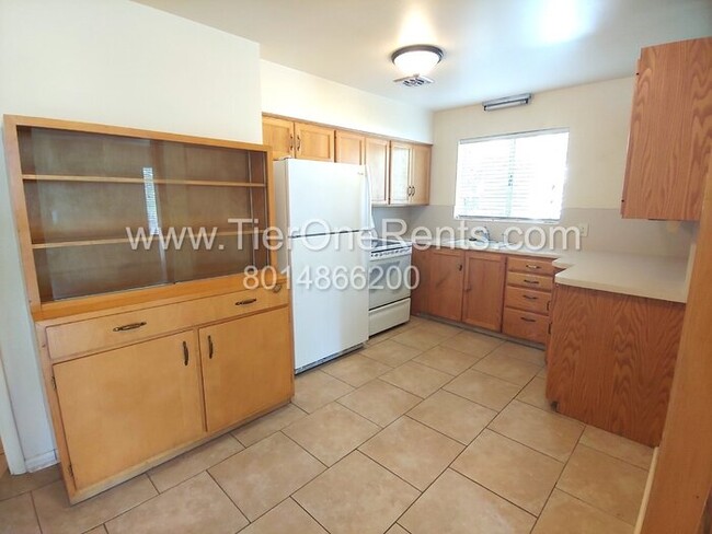 Building Photo - This property offers a NO DEPOSIT option available for qualified renters!