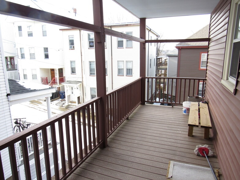 Building Photo - 188 Hillside St