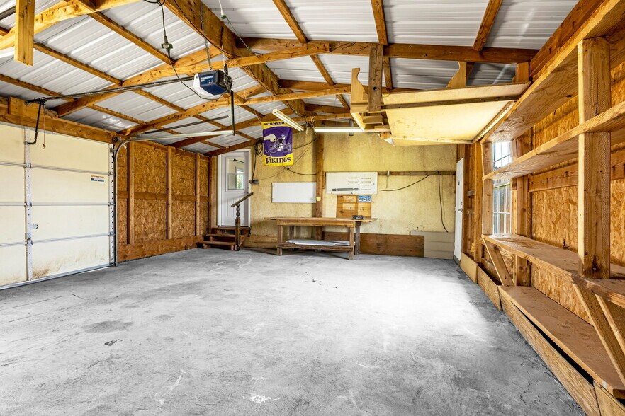 Building Photo - 5750 Whipshaw Rd