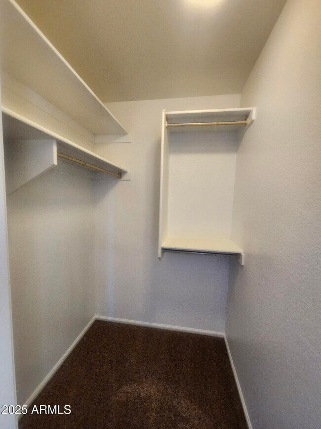 Building Photo - 11126 W Wilshire Dr