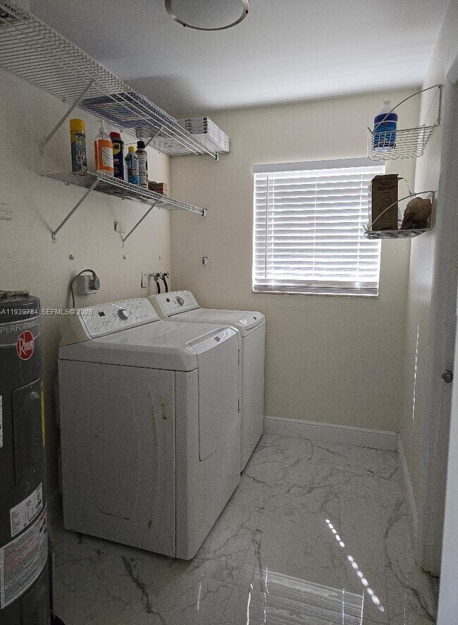 Building Photo - 3909 NW 17th Terrace