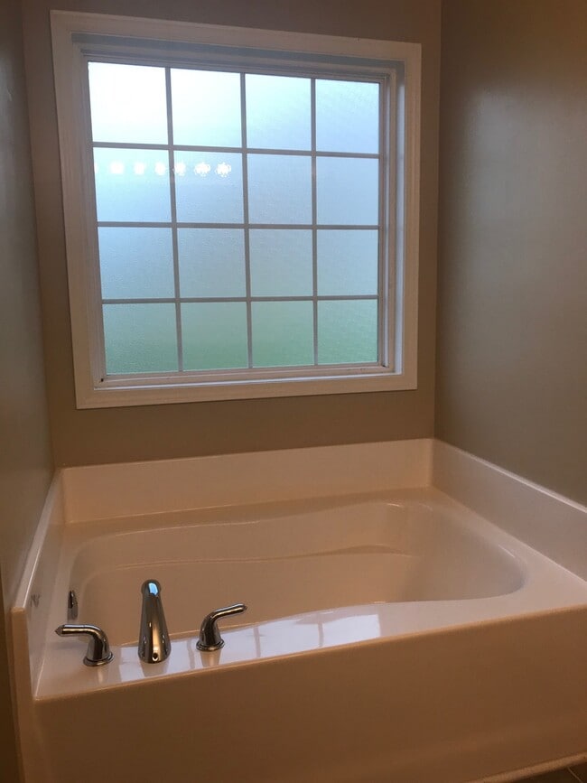 Building Photo - 125 Gage Dr