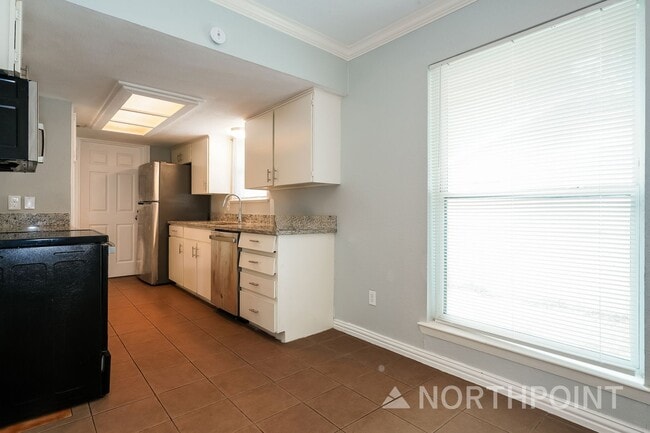 Building Photo - 3 BR/2BA | Newly Renovated Single Family Home | Large utility Room | In Dallas!