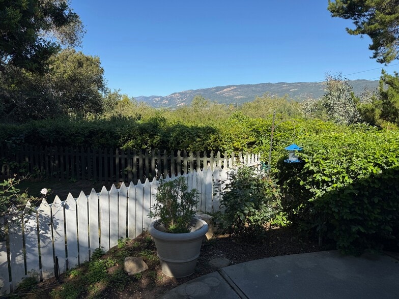 Building Photo - 486 Vaquero Ln