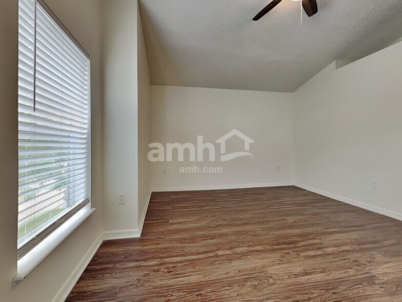 Building Photo - 10619 Opus Dr