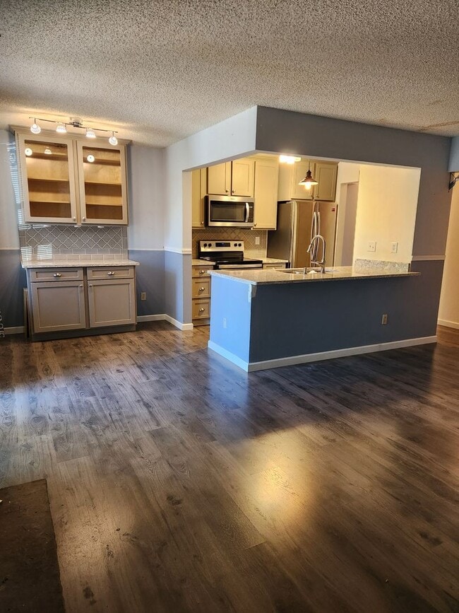 Building Photo - Amazing first floor unit in Arvada!