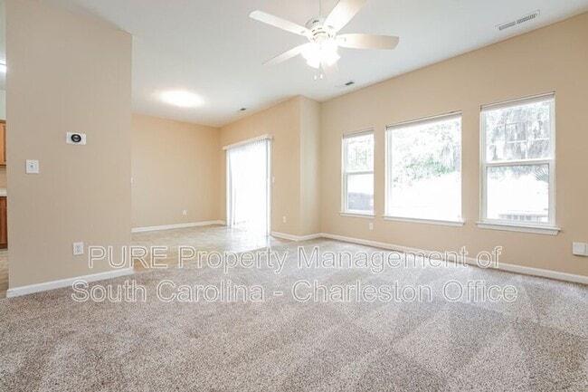 Building Photo - 148 Grand Oaks Dr