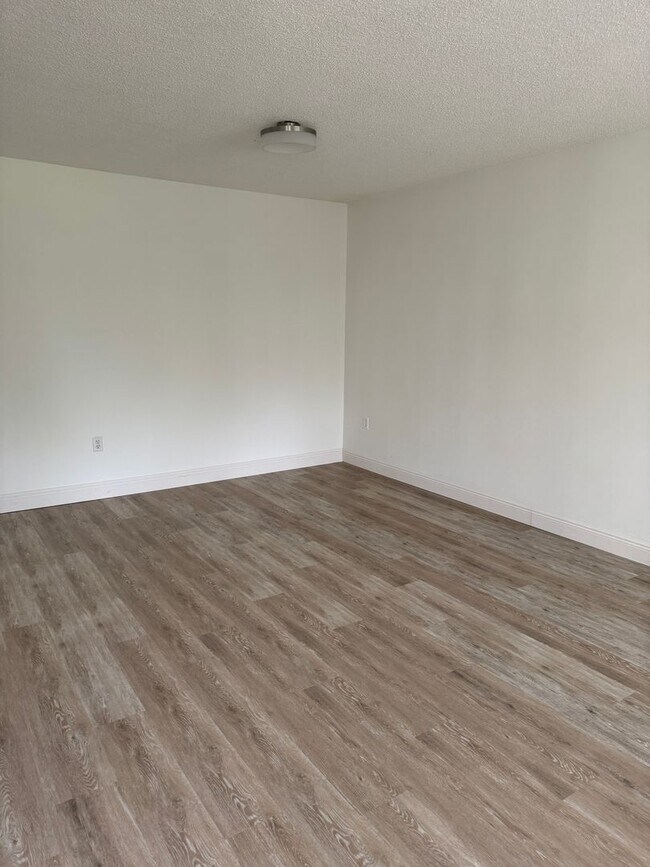 Building Photo - Quail Forest Condo For Rent - Awesome view of the Golf Course!