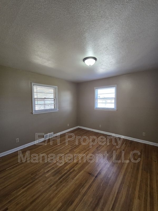 Building Photo - 902 N Colorado St