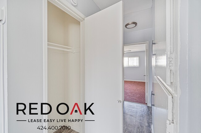 Building Photo - 9210 Somerset Blvd