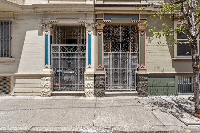 Building Photo - Heart of Hayes Valley - Updated 3 Bed, 2 B...