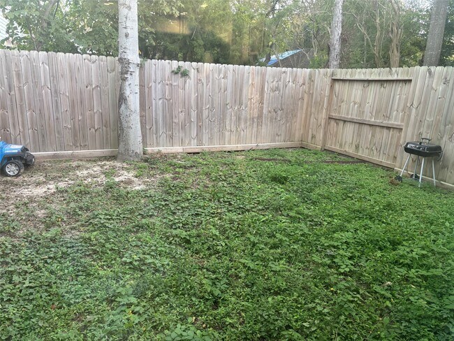 Building Photo - 6831 Paris St