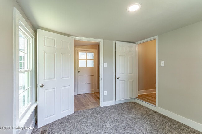 Building Photo - 1886 S Bardstown Rd