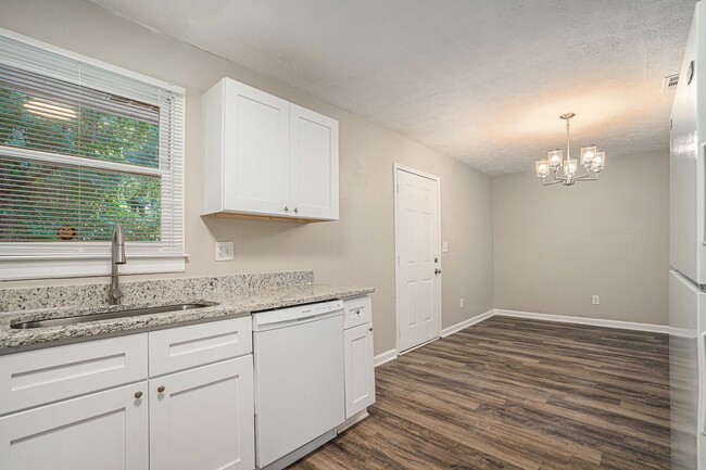 Building Photo - Fully Renovated 3BR/2BA in Forest Park!