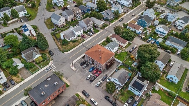 Building Photo - 243 Lake St