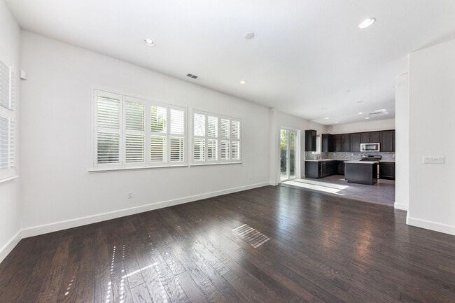 Building Photo - 1680 Southview Dr