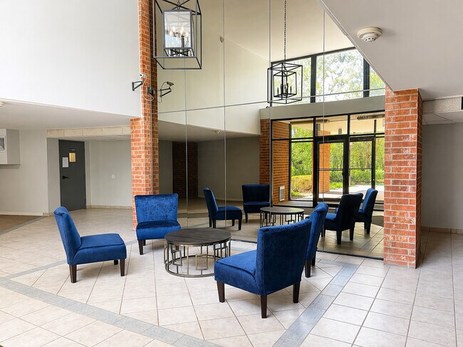 Building Photo - 1615 E Central Rd