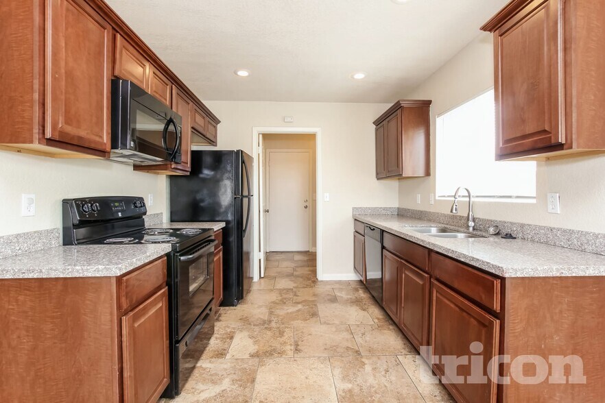 Building Photo - 6926 W Cameron Dr