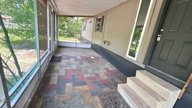 Building Photo - 882 Wolf Trail