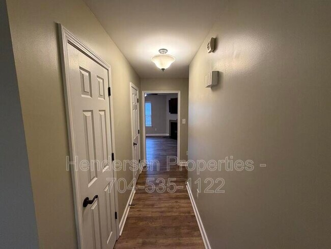 Building Photo - 2121 Ballingarry Dr