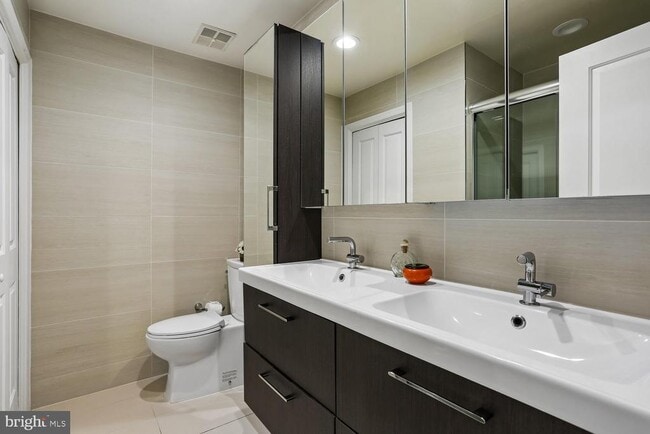 Building Photo - 5717 Brewer House Cir