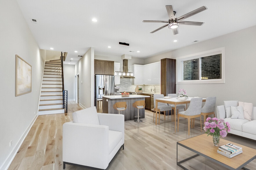 Building Photo - 1042 S Oakley Blvd