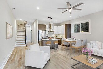 Building Photo - 1042 S Oakley Blvd