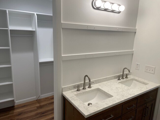 Building Photo - Spacious 5-Bedroom Home Near Little Cotton...