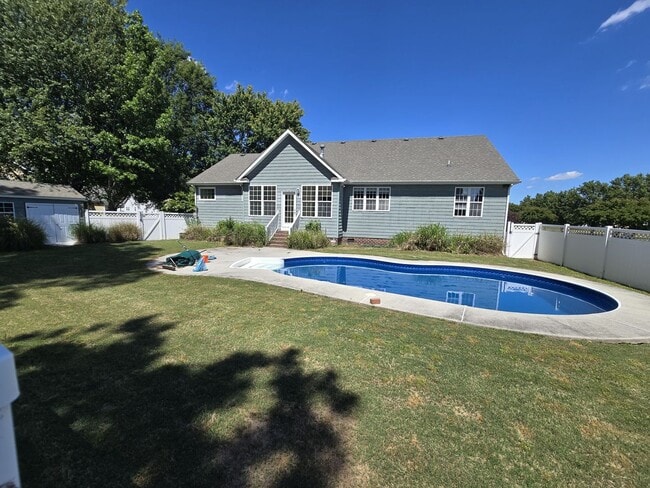 Building Photo - 3 Bed, 2 Bath in Waterfront Community of Rivers Edge in Currituck w/ Built-in Pool