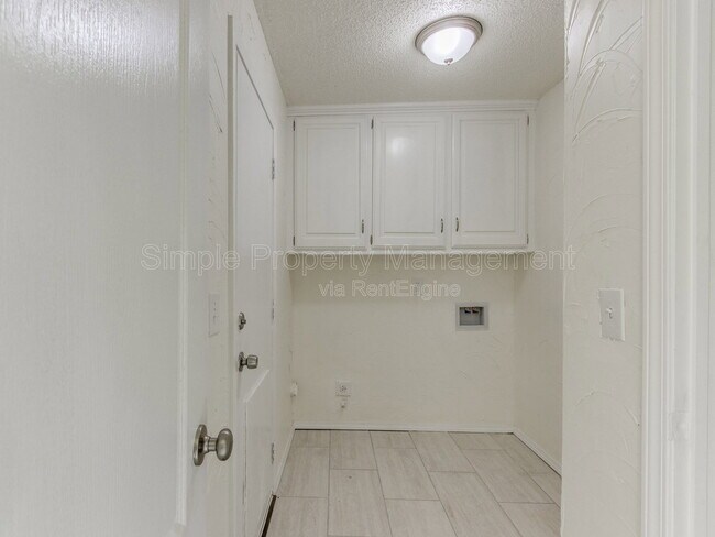 Building Photo - 704 Pepperdine Ave