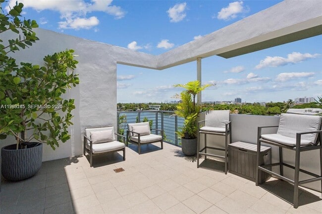 Building Photo - 101 N Shore Dr