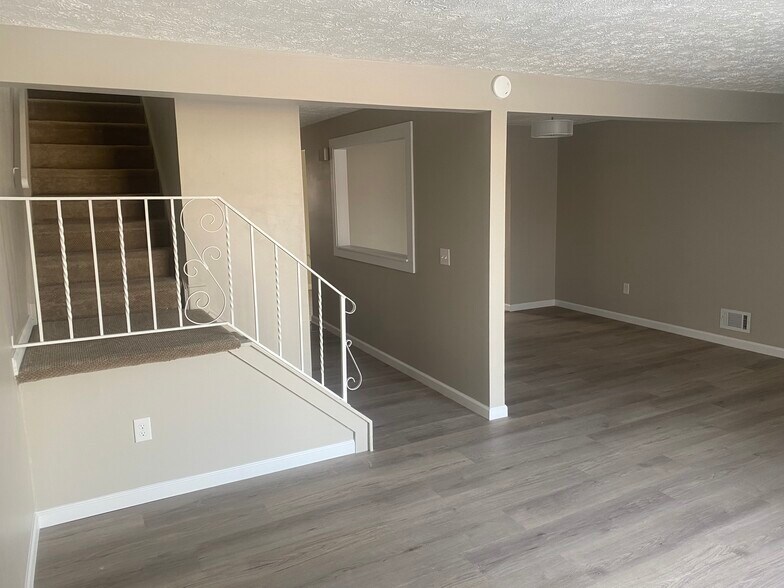 Building Photo - 74 Willowick Dr