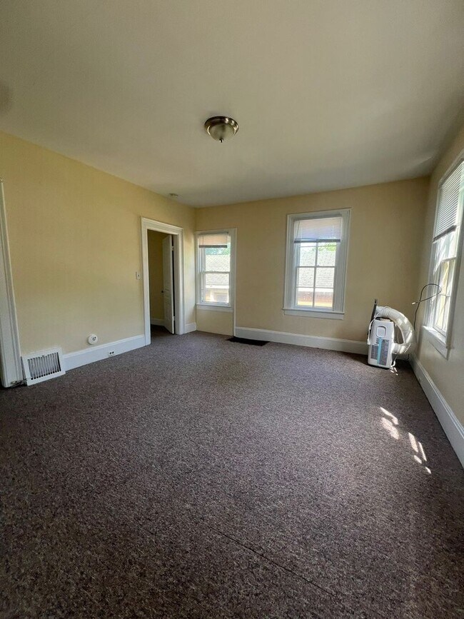 Building Photo - Adorable Home in the Heart of West Ann Arbor